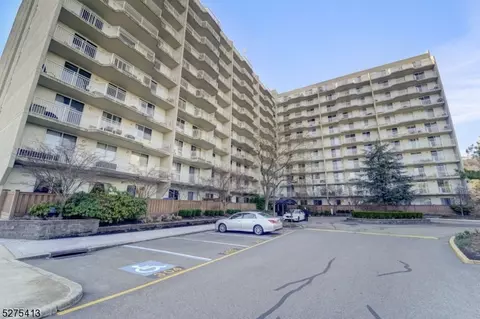 1055 River Rd #202, Edgewater, NJ 07020