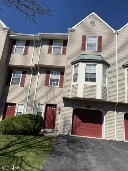 128 Pinehurst Dr, Washington, NJ 07882
