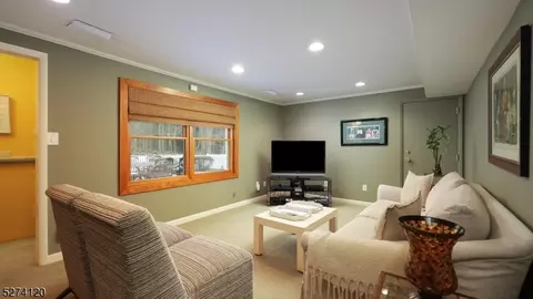 6 Mayling Ct, Edison, NJ 08837 photo 11