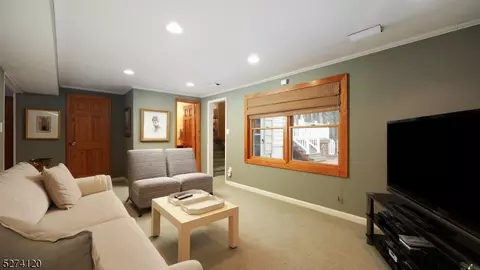 6 Mayling Ct, Edison, NJ 08837 photo 12