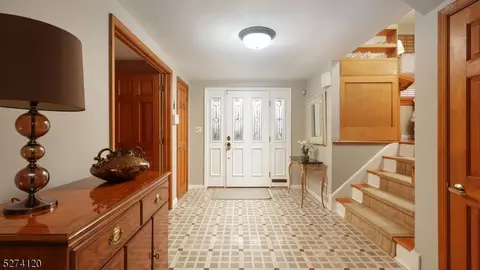 6 Mayling Ct, Edison, NJ 08837 photo 3