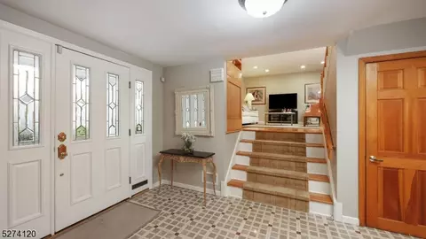 6 Mayling Ct, Edison, NJ 08837 photo 2