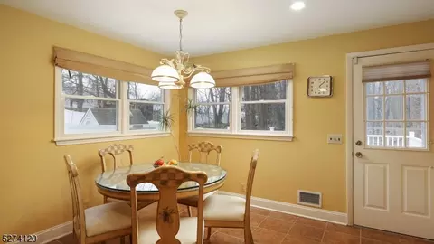 6 Mayling Ct, Edison, NJ 08837 photo 10
