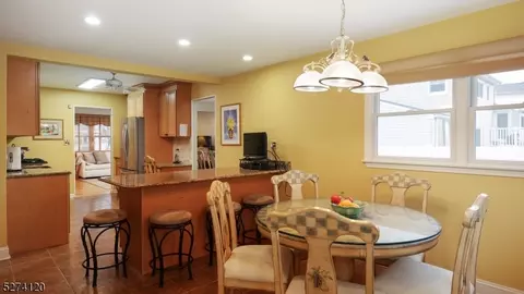 6 Mayling Ct, Edison, NJ 08837 photo 9
