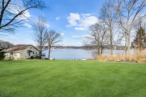 25 Windemere Ave, Mount Arlington, NJ 07856