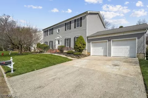3 Eden Ct, North Brunswick Twp, NJ 08902
