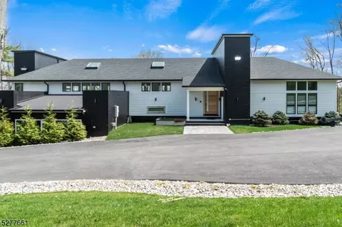 15 Birch Rd, Kinnelon, NJ 07405