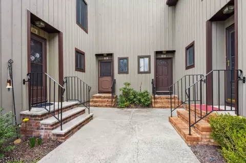 38 Park St #23B, Florham Park, NJ 07932