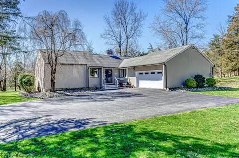 56 Pulaski Rd, Readington Twp, NJ 08889