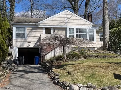 165 Beech Ter, Wayne, NJ 07470