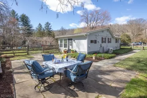 18 Mccann Mill Rd, Pottersville, NJ 07979