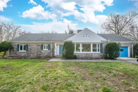 29 Sun Valley Way, Morris Plains, NJ 07950