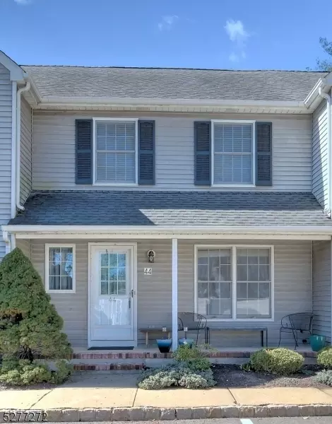 44 Village Ct, Bound Brook, NJ 08805