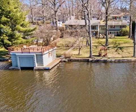 77 Yacht Club Dr, Jefferson, NJ 07849