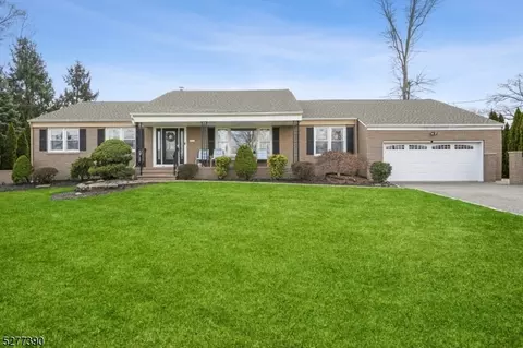 20 Alan Dr, Fairfield, NJ 07004