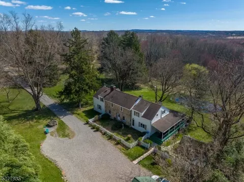 23 Leicester Ln, Hampton, NJ 08827