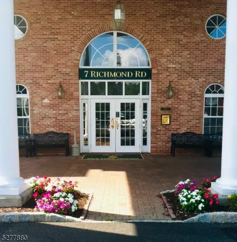 7208 Richmond Rd #208, West Milford, NJ 07480