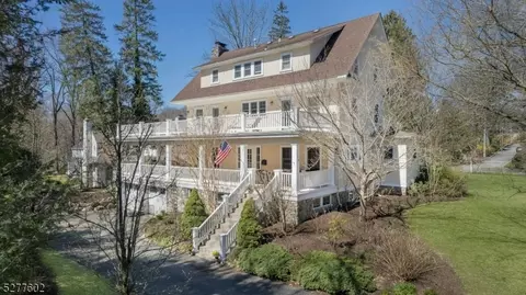 100 Hanover Rd, Mountain Lakes, NJ 07046