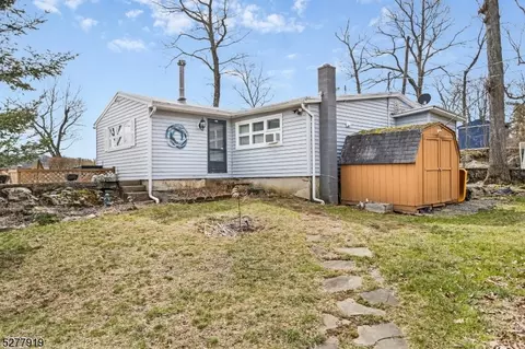 331 Squaw Trl, Andover, NJ 07821