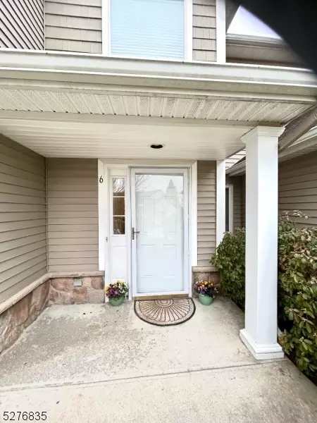 6 Bourne Cir, Hamburg, NJ 07419