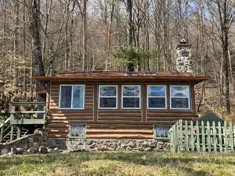198 Bearfort Rd, West Milford, NJ 07480