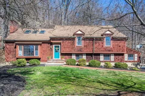 18 Cardinal Dr, Sparta, NJ 07871