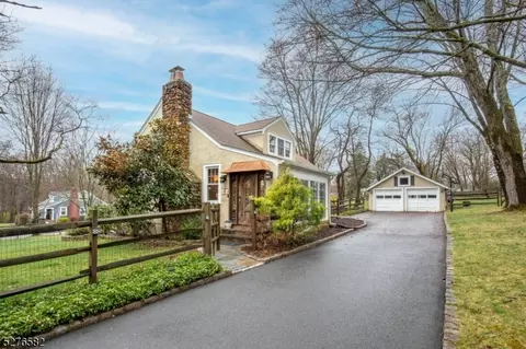 15 Cottage St, Basking Ridge, NJ 07920