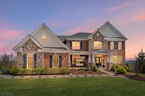 35 Tiffany Dr, Flemington, NJ 08822