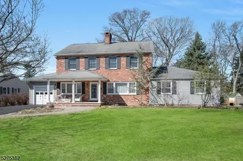 9 Abingdon St, Morris Plains, NJ 07950