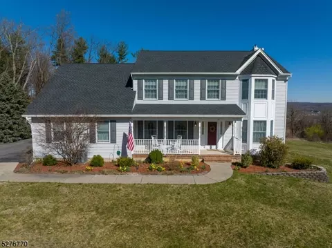 9 Woodhouse Way, Washington, NJ 07882