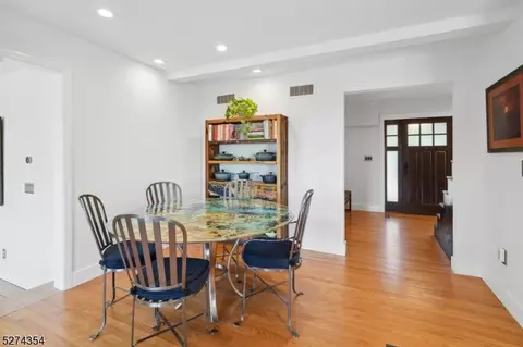 2 Edgewood Ter, Montclair, NJ 07042 photo 9