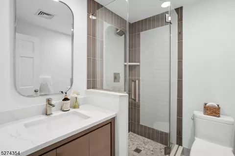 2 Edgewood Ter, Montclair, NJ 07042 photo 33