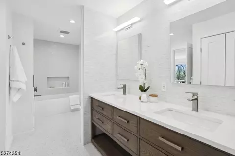 2 Edgewood Ter, Montclair, NJ 07042 photo 25