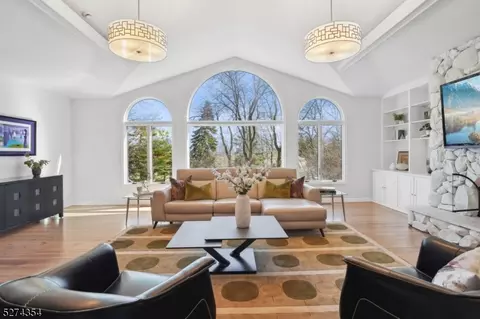 2 Edgewood Ter, Montclair, NJ 07042