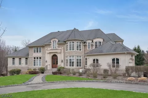 40 Overlook Rd, Livingston, NJ 07039