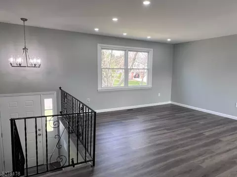 90 Coachman Dr, Fieldsboro, NJ 08505 photo 5