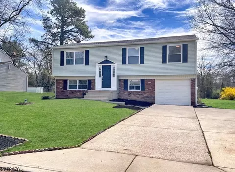 90 Coachman Dr, Fieldsboro, NJ 08505 photo 2