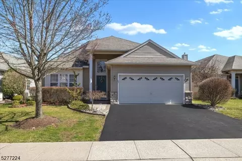 22 Daulton Dr, Franklin Twp, NJ 08873