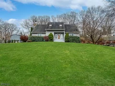 6 Daniel Dr, Sparta, NJ 07871