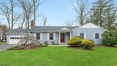 957 Amaryllis Ave, Oradell, NJ 07649