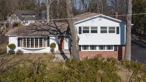 22 Hickory Trl, Sparta, NJ 07871