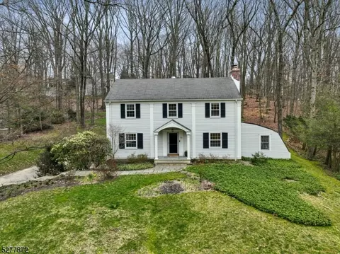 55 Seney Dr, Bernardsville, NJ 07924
