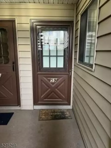 59 Overlook Dr, Clinton, NJ 08809