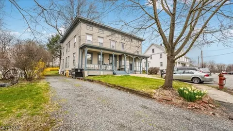 12 Main St, Clinton Twp, NJ 08801