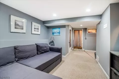 21 Bergen Ave, Wanaque Boro, NJ 07420 photo 18