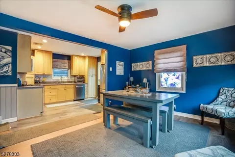 21 Bergen Ave, Wanaque Boro, NJ 07420 photo 6