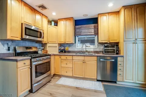 21 Bergen Ave, Wanaque Boro, NJ 07420 photo 8