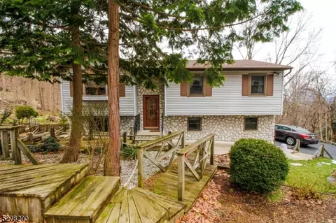 5 Canyon Rd, Sussex, NJ 07461