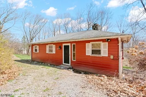 4 3rd Ave, Branchville, NJ 07826