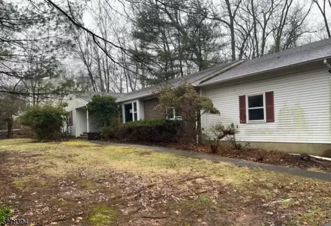 560 Haddon Pl, Franklin Lakes, NJ 07417